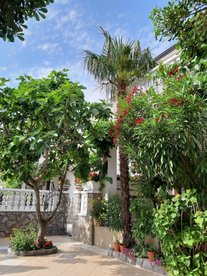 Apartmani Jozefina Omišalj Exterior foto
