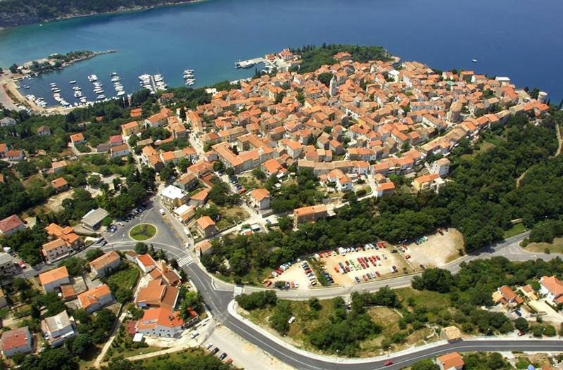 Apartmani Jozefina Omišalj Exterior foto