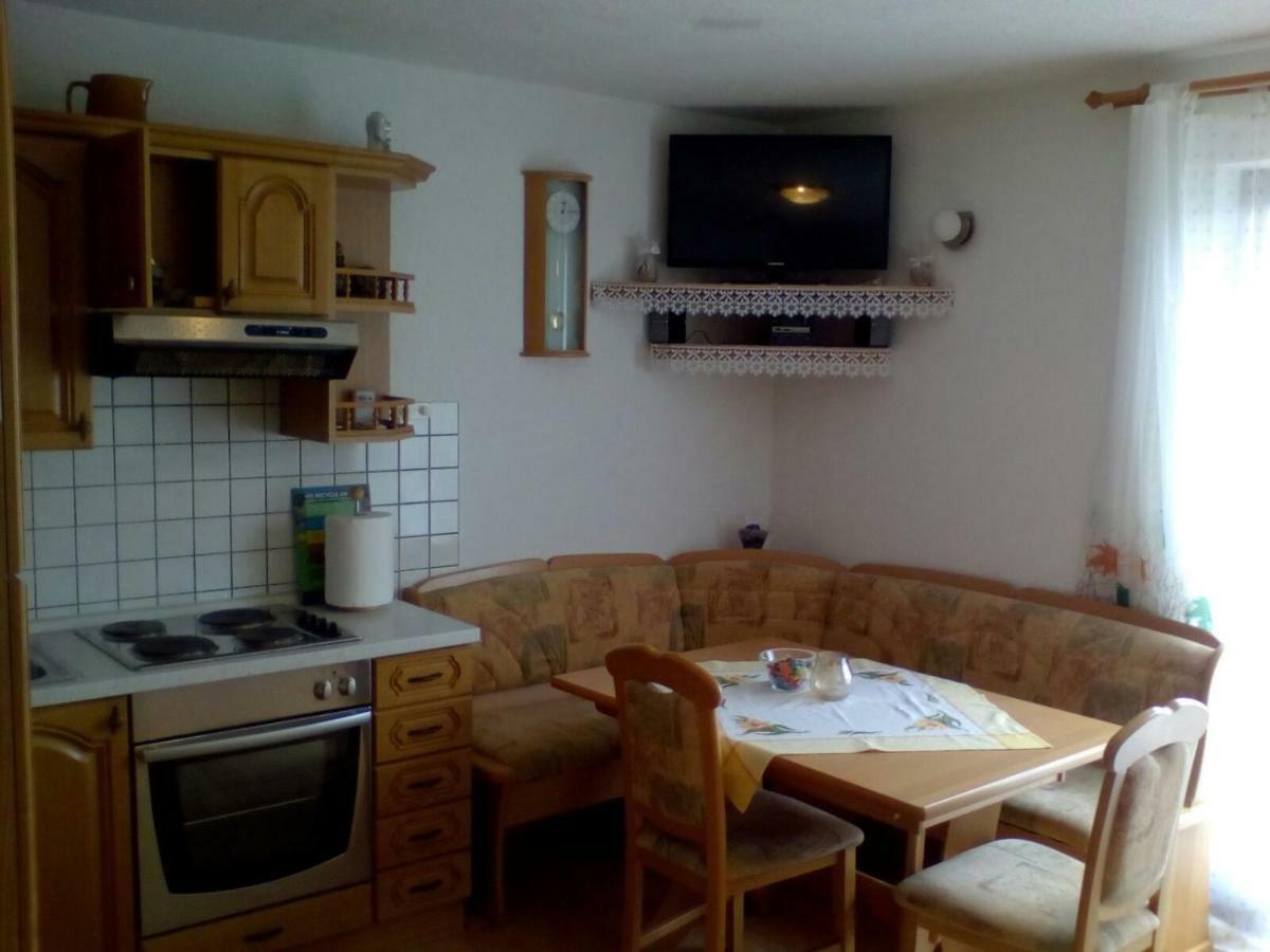 Apartmani Jozefina Omišalj Exterior foto